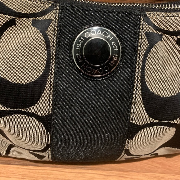 Coach - small purse. - Picture 3 of 9